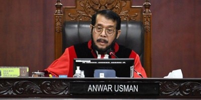 Menuntut Mundur Hakim MK Anwar Usman