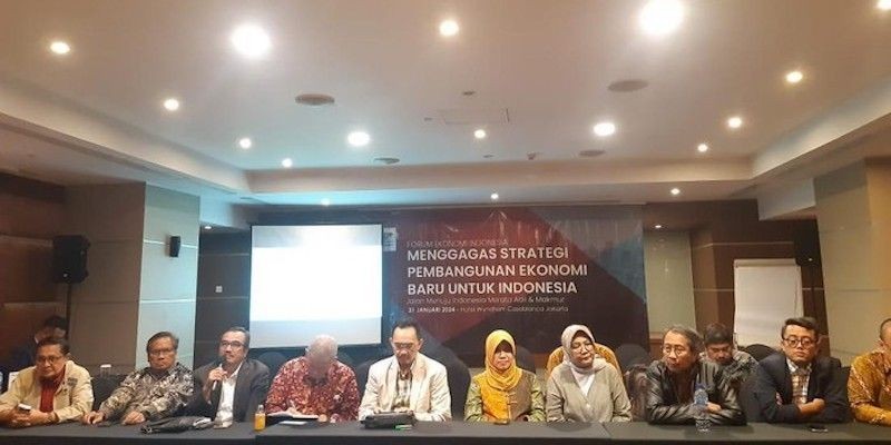 Terkesan Ugal-ugalan soal Bansos, Jokowi Disemprit Kelompok Ekonom