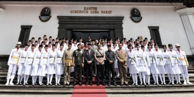 Dikukuhkan di Gedung Sate, Paskibraka Jabar Siap Bertugas di HUT RI